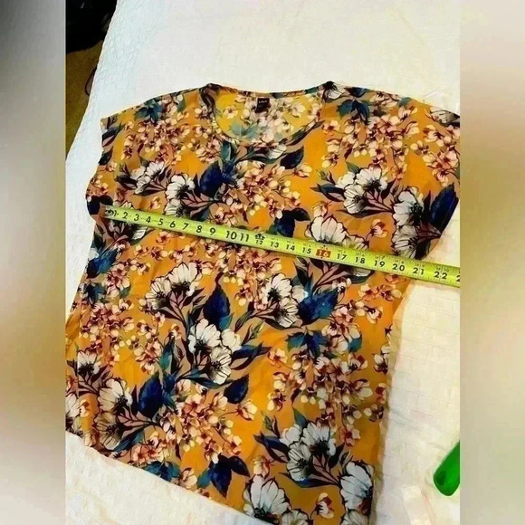 Women's Shein Floral Top size Large - Picture 4 of 7